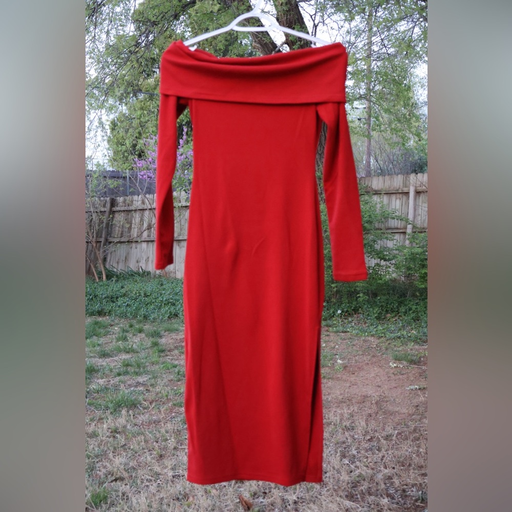 Elegant Red Off-Shoulder Dress - Picture 3 of 3
